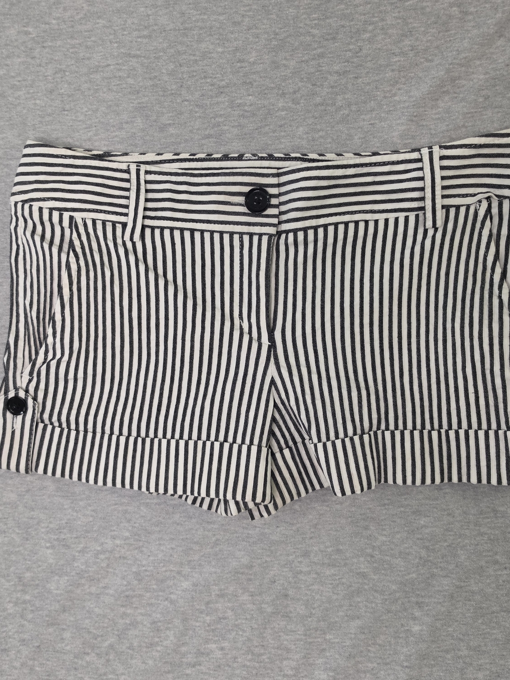 Express Black and White Striped Women’s Bermuda Shorts Size Small